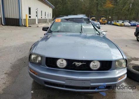 2005 Ford Mustang z USA, uszkodzony, nr VIN 1ZVFT80N655103801